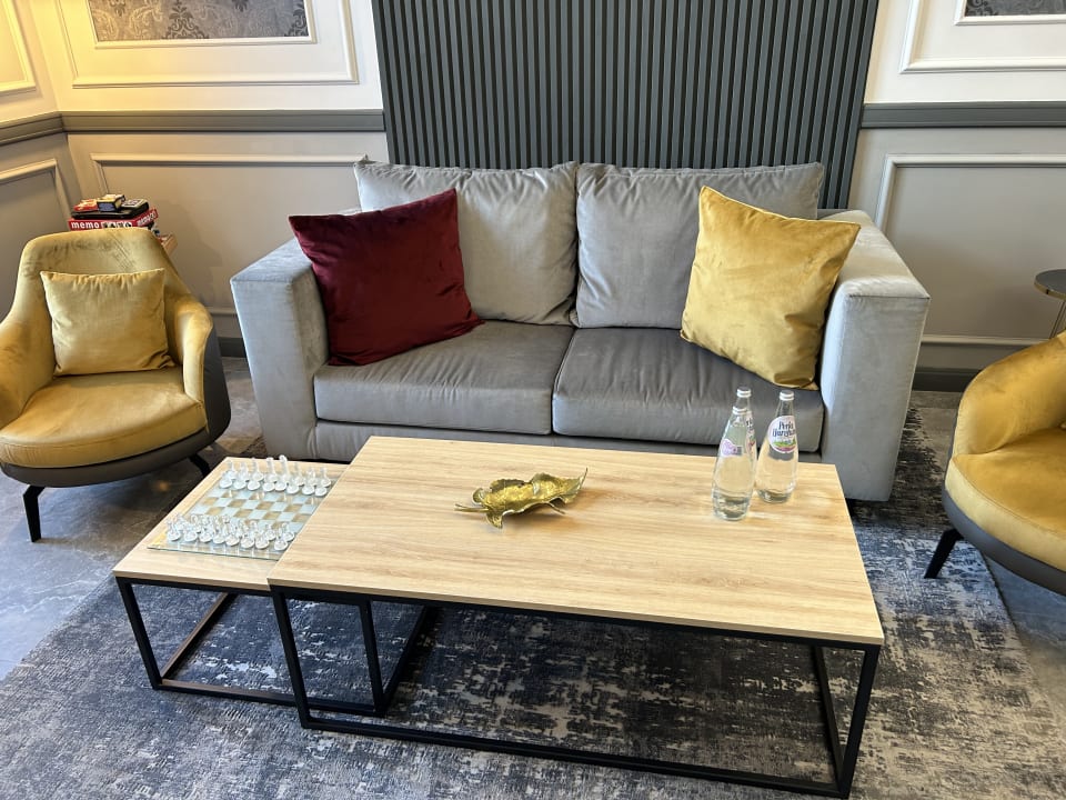 Sonstiges House Of Charles