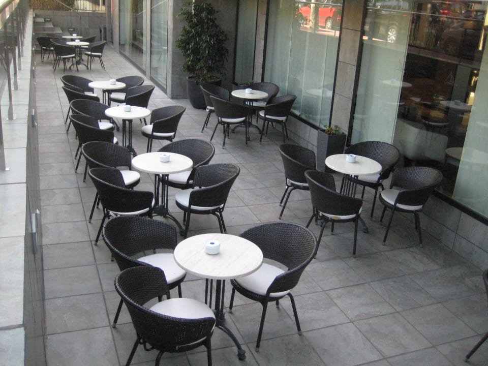 Aufenthaltsbereiche vor der Lobby Hotel Isla Mallorca & Spa