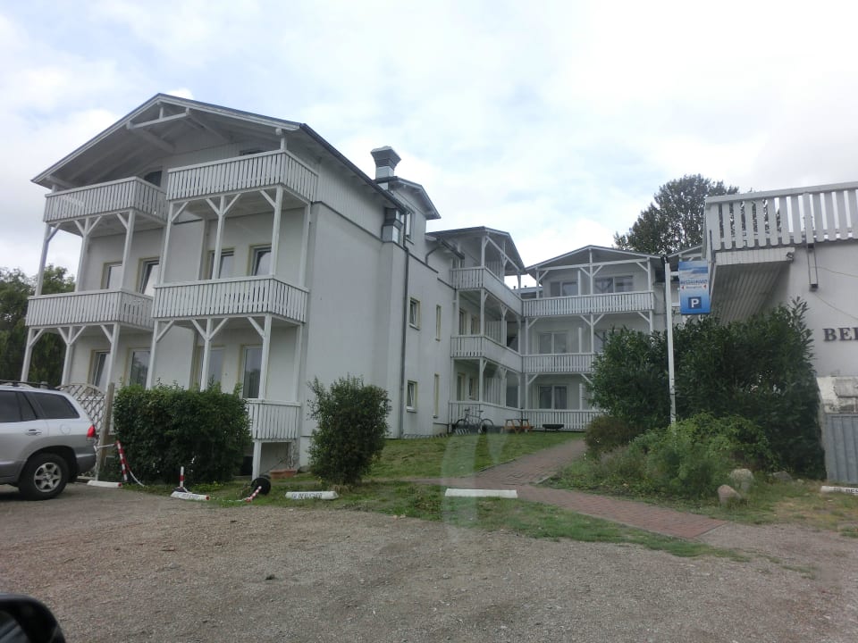 Hotel vom Parkplatz aus Koopmanns Hotel und Lädchen