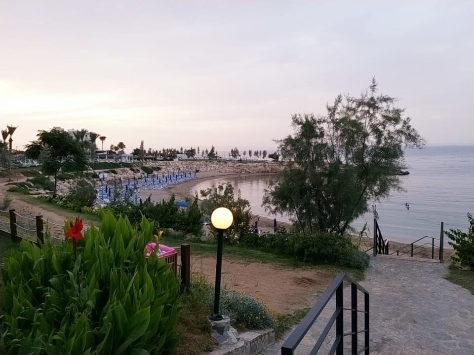 Strand Crystal Springs Beach Hotel