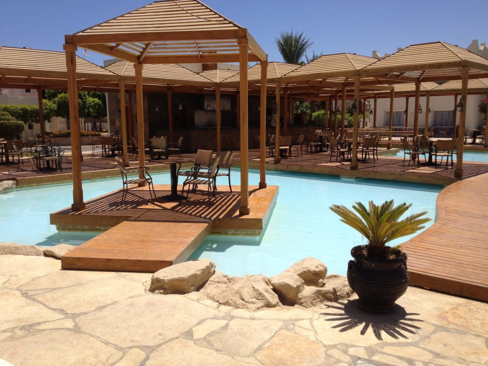 Mittagstisch im Pool SENTIDO Reef Oasis Resort
