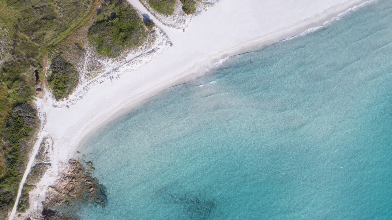 Strand Club Hotel Li Suari