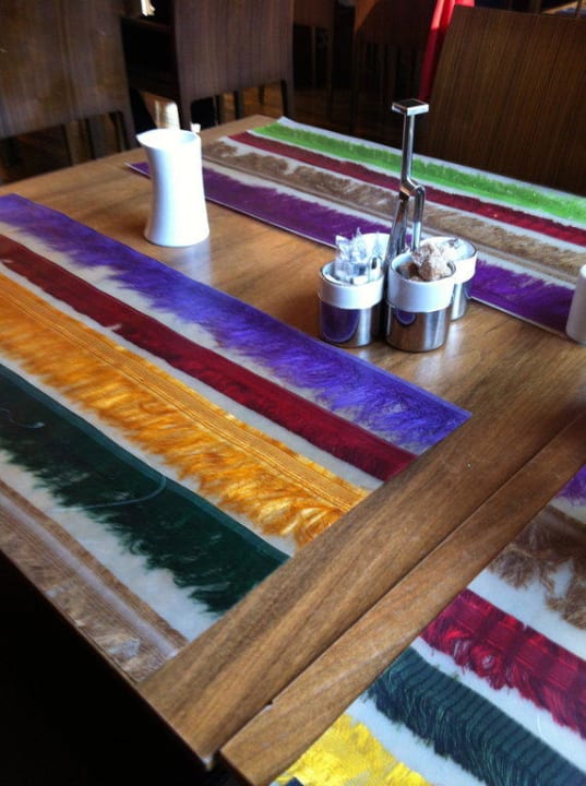 Weisse Tischdecken? Nein! Buntes Plastik! Dorint Kurfürstendamm Berlin