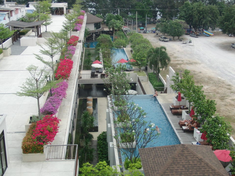Blick auf Poolanlage Hotel Tara Mantra Cha Am