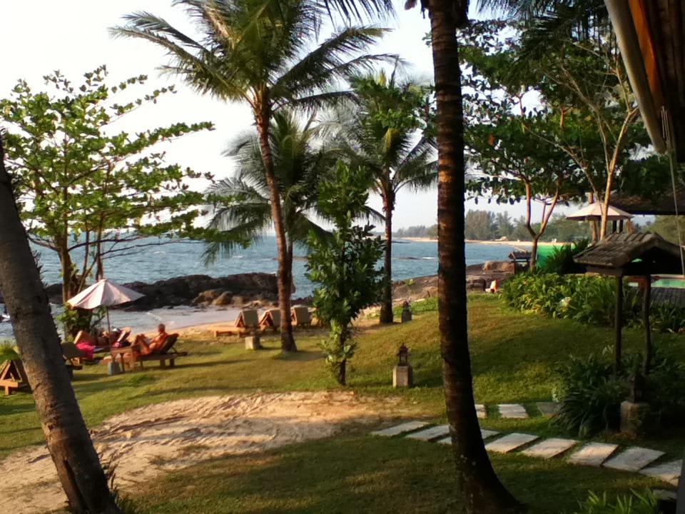 Blick aus dem Bungalow Moracea by Khao Lak Resort