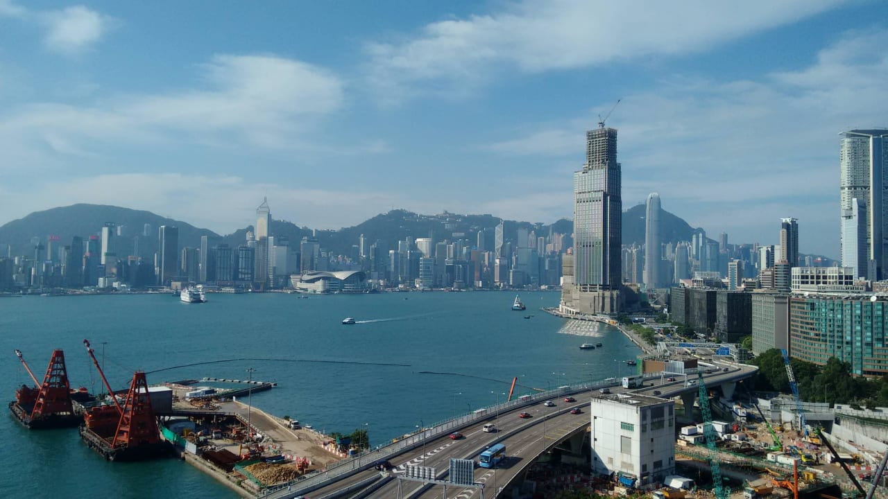 Blick von der Club Lounge Terrasse Harbour Plaza Metropolis