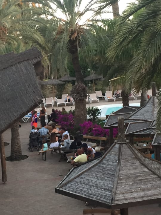 Pool HL Miraflor Suites Hotel