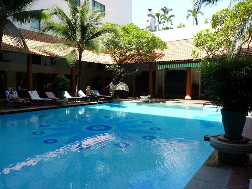 Pool Parkroyal Saigon Hotel