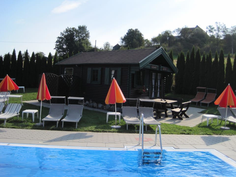 Warmes Becken, mit Sicht zur Hütte (Sauna) Schlössl Hotel Kindl