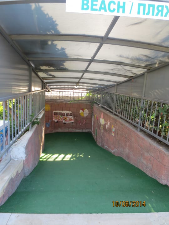 Unterführung zum Starnd Armas Gül Beach