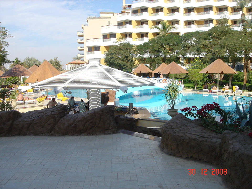Gardens large swimmigpool Pyramisa Hotel Luxor