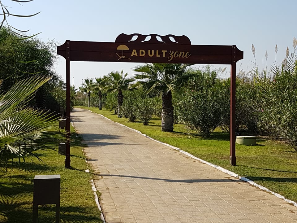 Strand Xanadu Resort Hotel