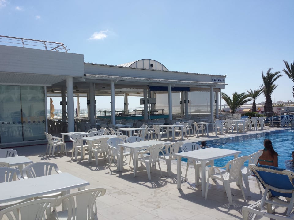 Ruhepool mit Strandrestaurant El Mehdi Beach Resort