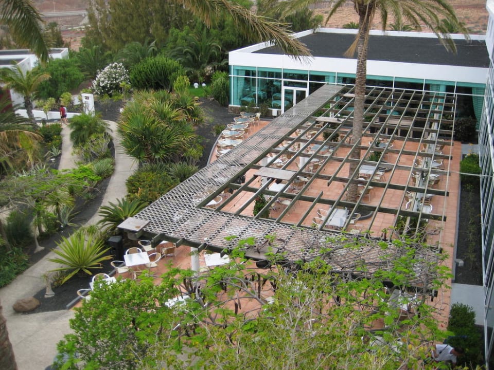 Restaurantterrasse & Frühstücksterrasse von oben allsun App.-Hotel Esquinzo Beach