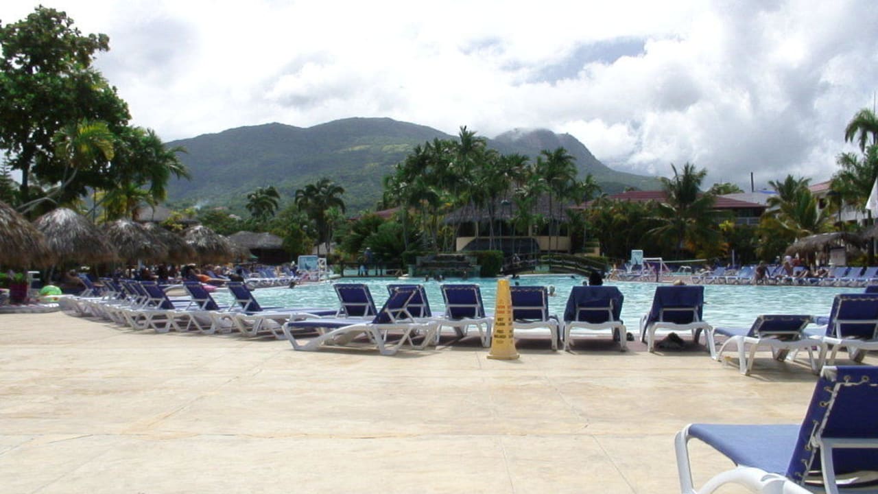 Blick vom Pool zum Berg Marien Puerto Plata