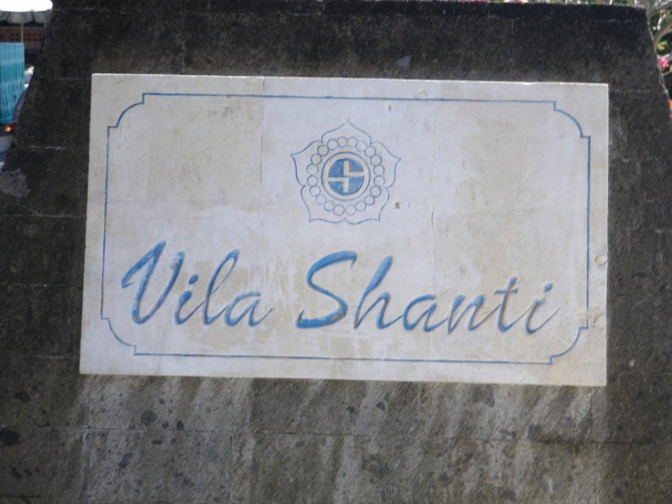 Eingangsschild vom Strand her Villa Shanti Beach