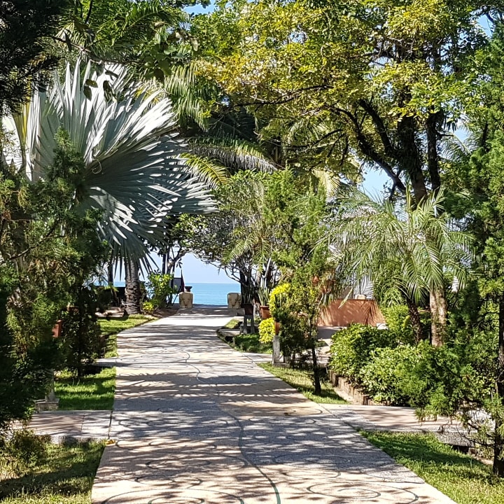 Gartenanlage Baan Khaolak Beach Resort