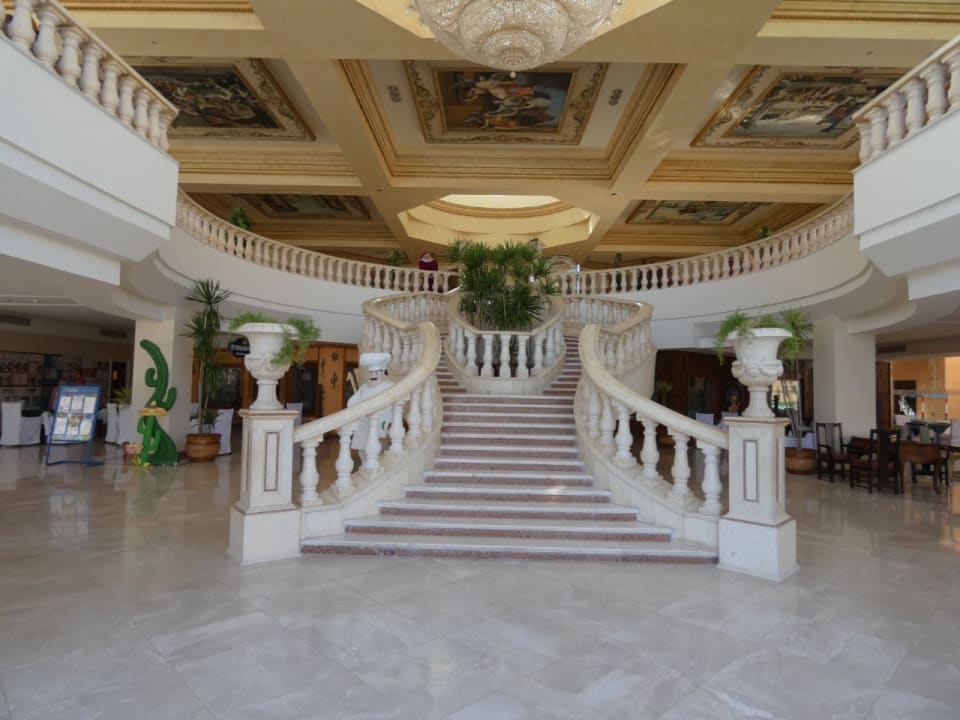 Lobby Hotel Titanic Palace