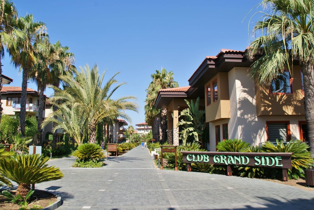 Eingang Club Grand Side