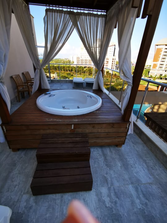 Zimmer Saturn Palace Resort Hotel