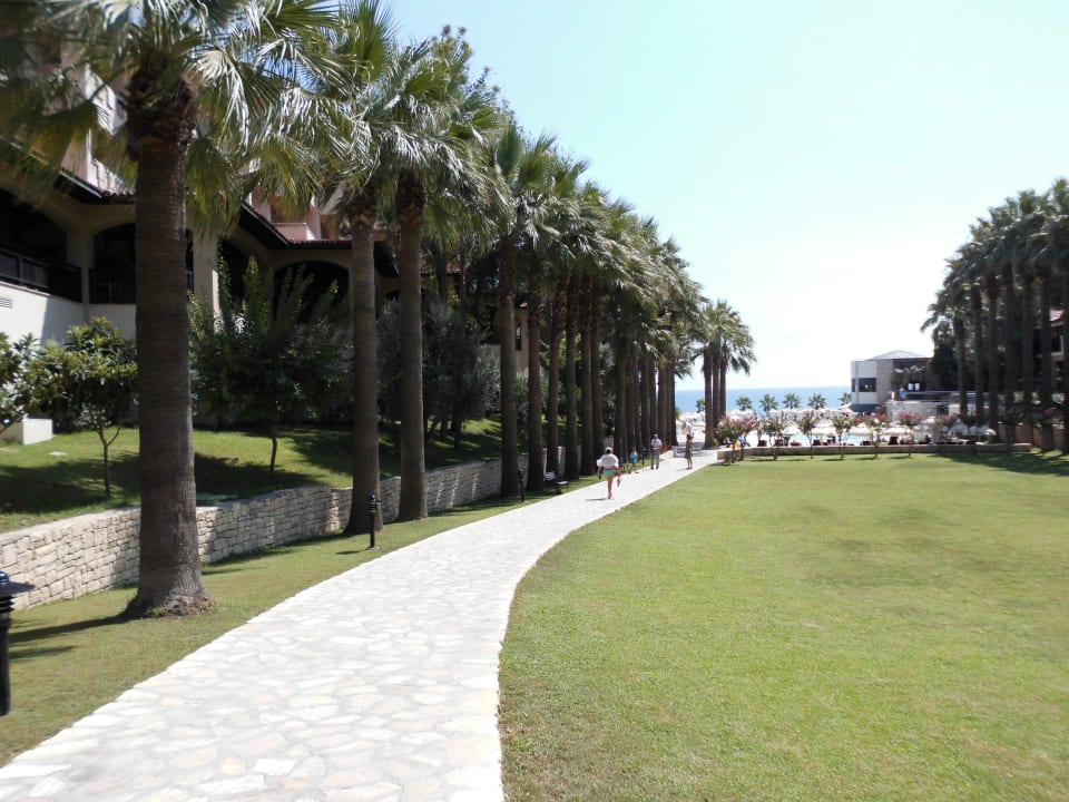 Weg zum Pool und Strand Melas Holiday Village