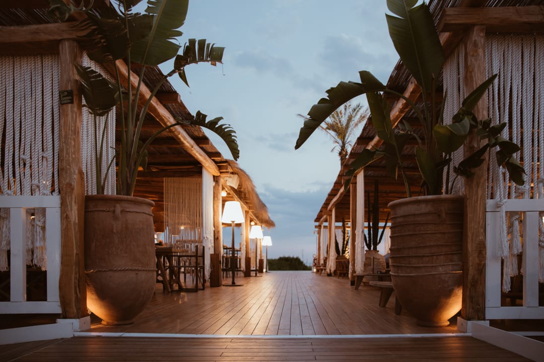 Strand Cumeja Beach Club & Hotel