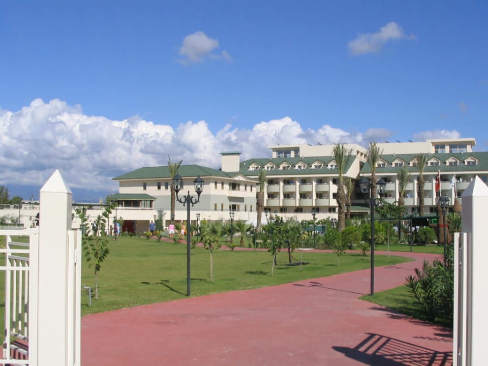 Aussicht auf das Monachus Park von außen Side Breeze Hotel