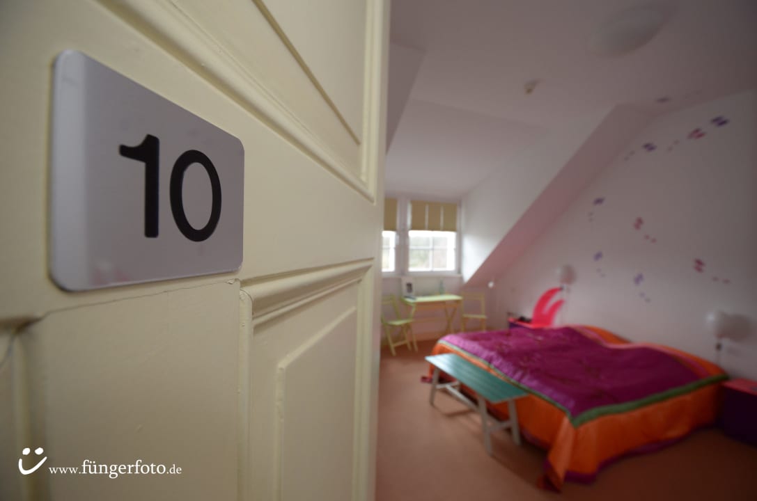 Zimmer 10 "Hasenball im Alpenglüh`n" 2T Hotel artgenossen