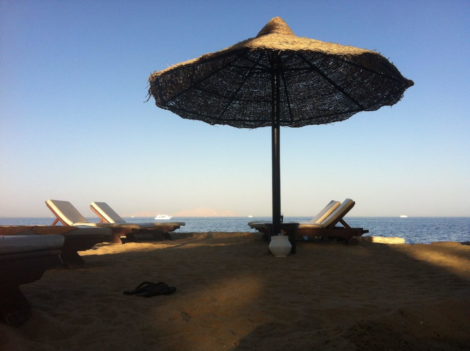 Liegen am Strandrand The Grand Hotel Sharm El Sheikh