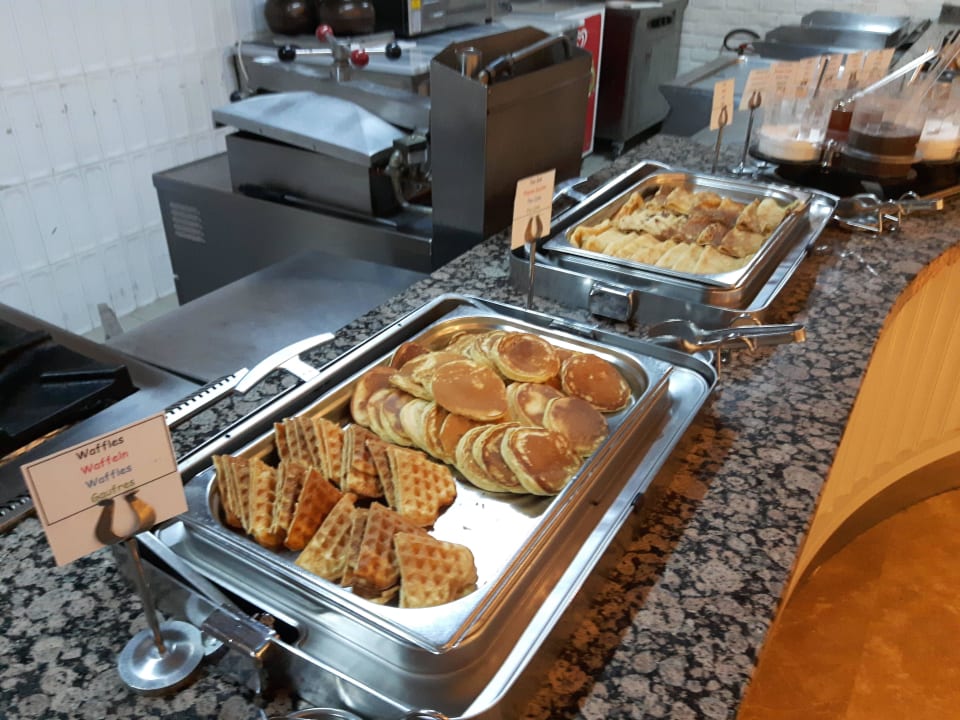 Frische Waffeln und Crepes zum Frühstück Sentido Trendy Verbena Beach