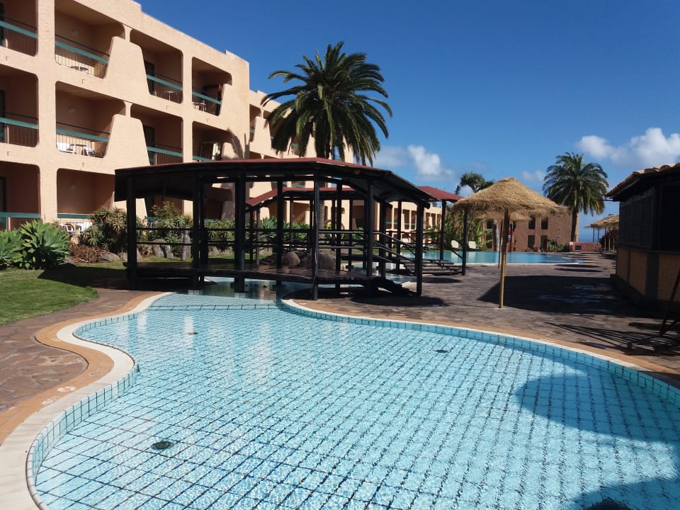 Pool mit Kinderpool vor Block 5 Hotel Dom Pedro Garajau