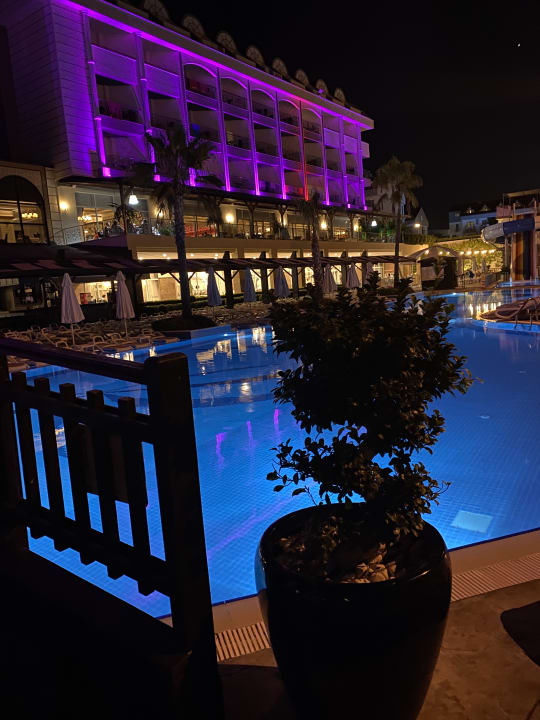 Pool Mary Hotel Side