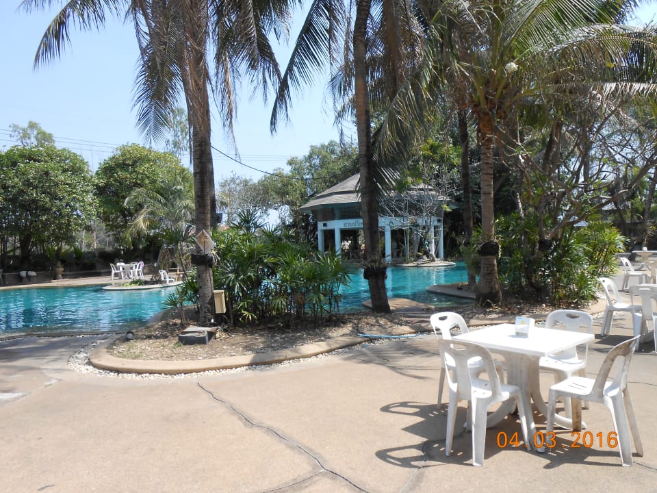 Pool Petcharat Garden Hotel