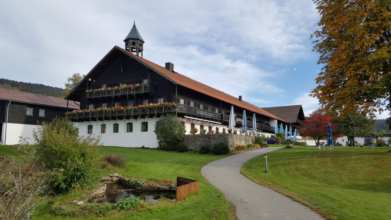Außenansicht Hotel Gut Schmelmerhof