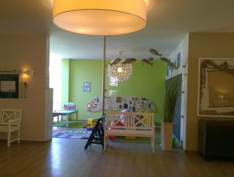 Kinderecke vor der Rezeption Strandhotel Weissenhäuser Strand