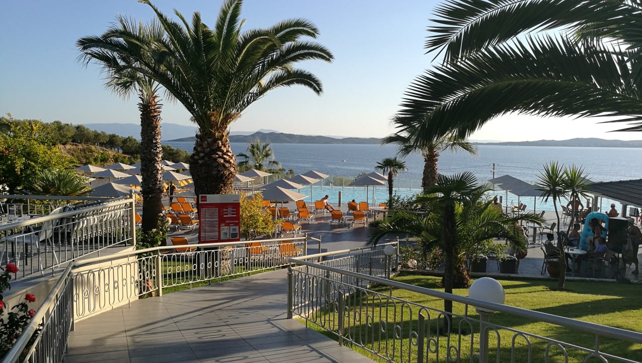 Gartenanlage Akrathos Beach Hotel