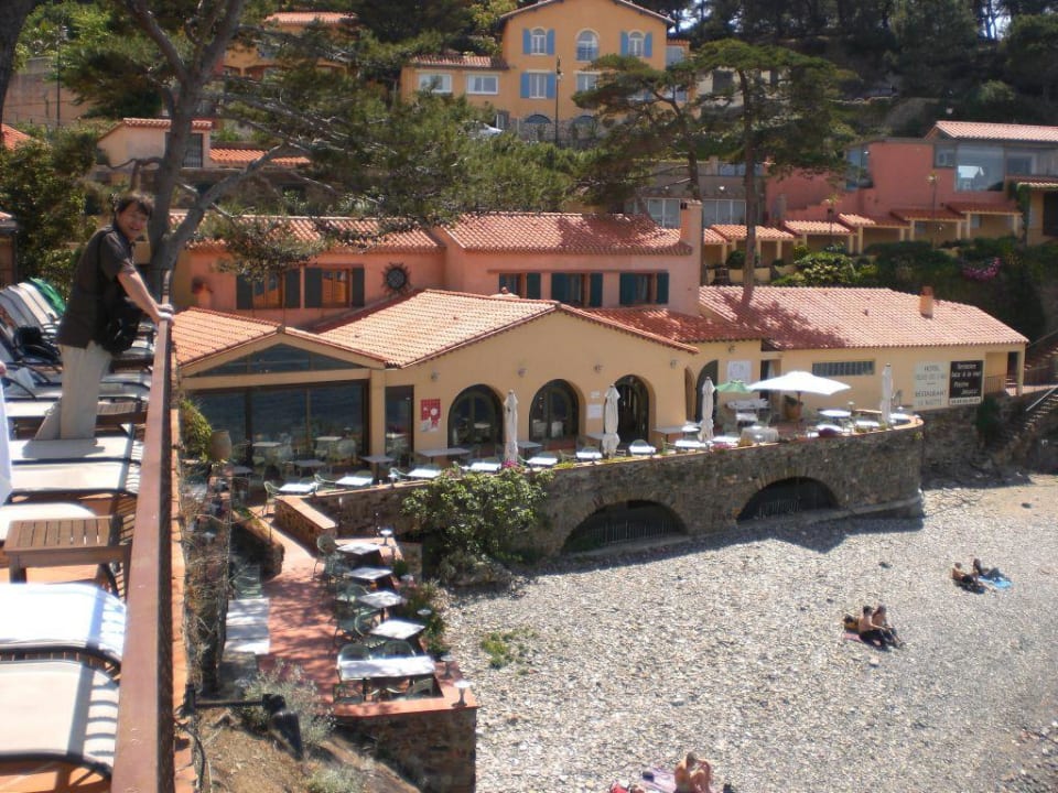 Kieselstrand vor dem Hotel Hotel Relais de Trois Mas