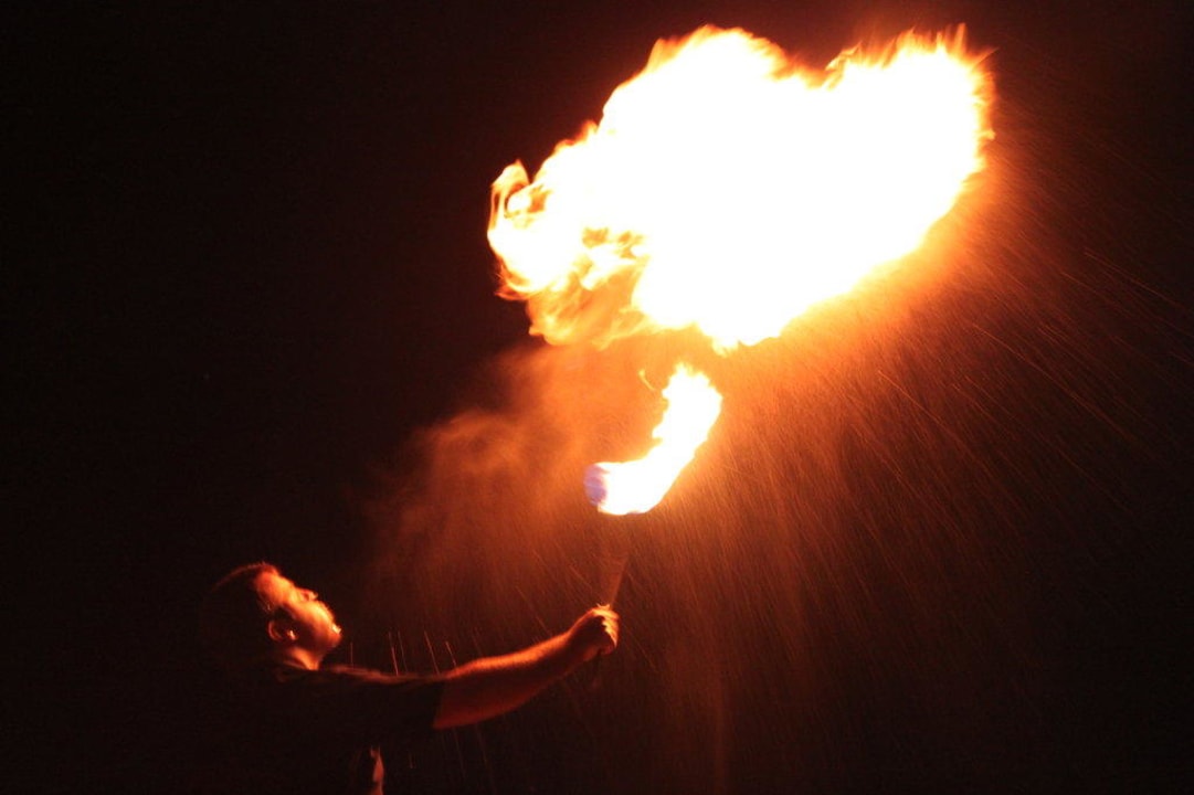 Ciko als Feuerspucker Calimera Hane Garden