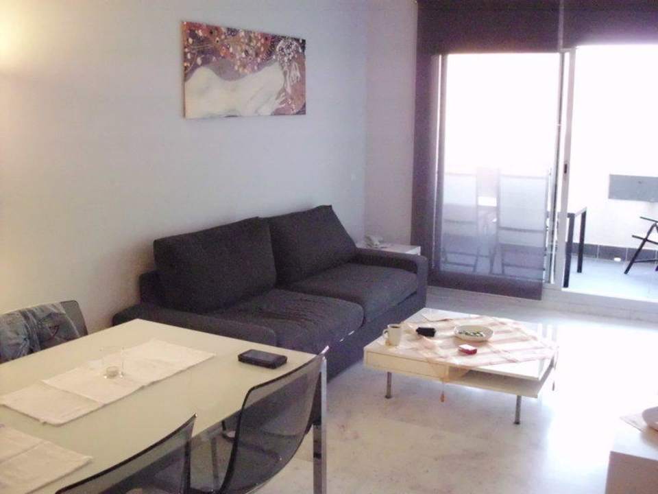 Wohnraum mit Eßecke Apartments Cala Lucia