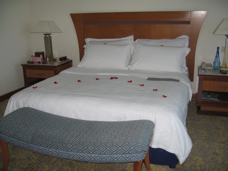 Gemachtes Bett Hotel Le Meridien Al Aqah Beach Resort