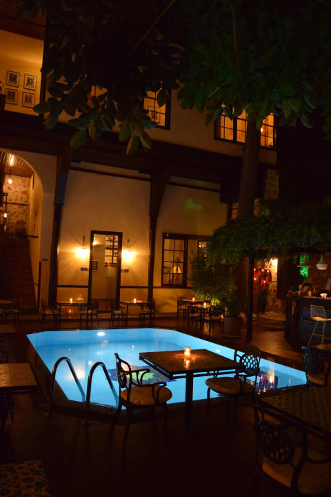 Außenbereich des Restaurants mit Pool Alp Pasa Hotel - Special Class