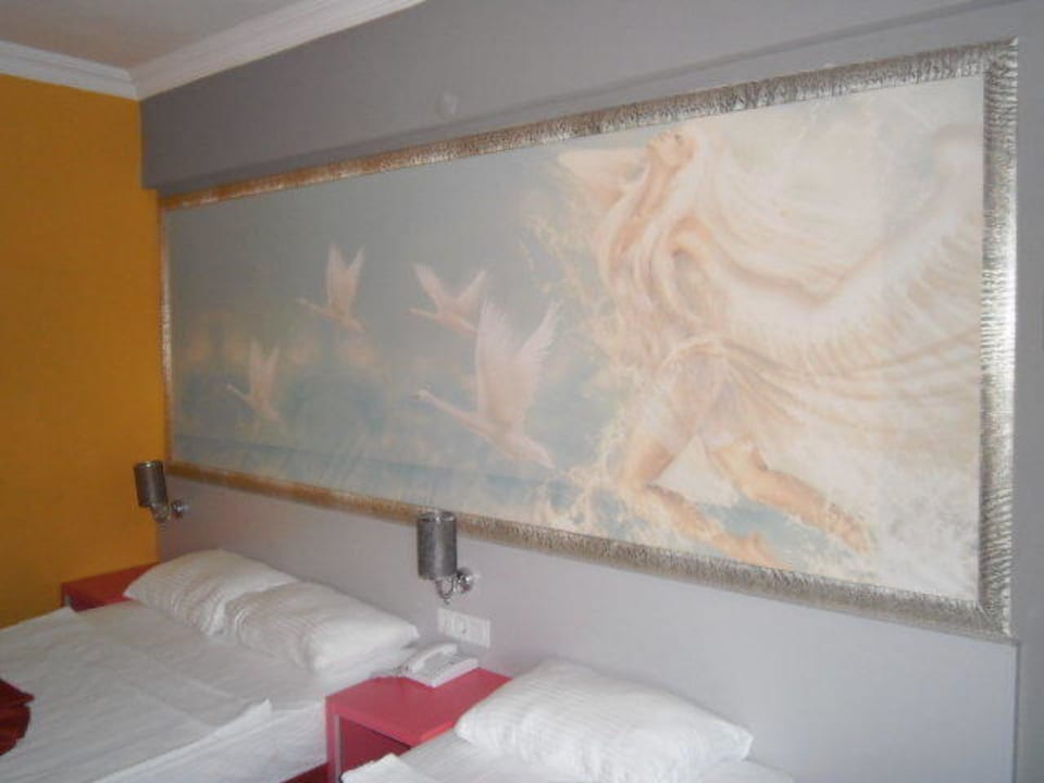 Hotelzimmer mit schiefen Bild Club Hotel Anjeliq