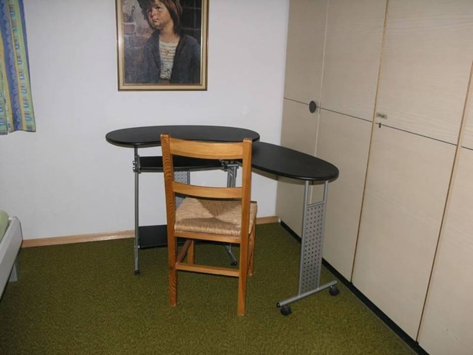 Schreibtisch im Schlafzimmer Müllers Ferienwohnung Steibis / Allgäu