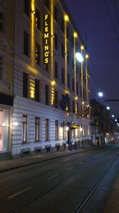 Abendliche Beleuchtung mitten in der Josefstadt Flemings Selection Hotel Wien-City