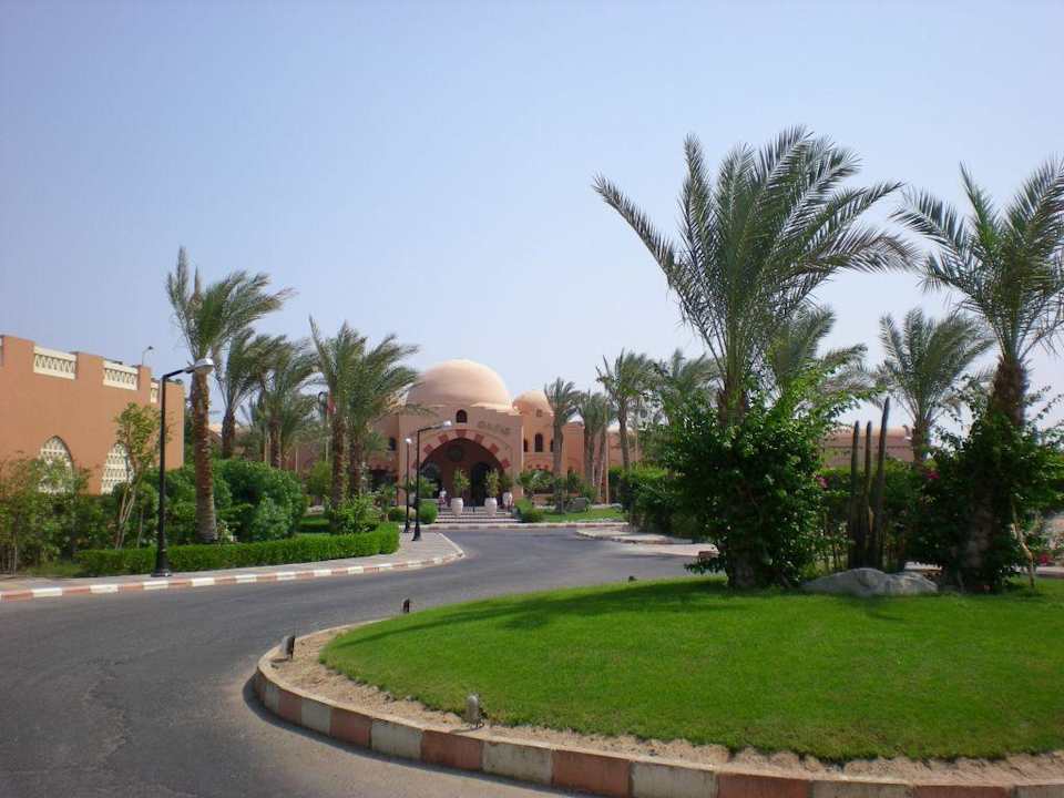Zufahrt zum Hotel Jaz Makadi Oasis Resort
