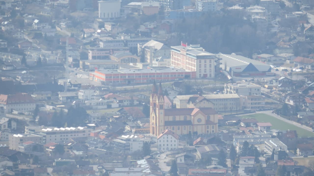 Blick vom Balkon nach Telfs (gezoomt) Hotel Inntaler Hof