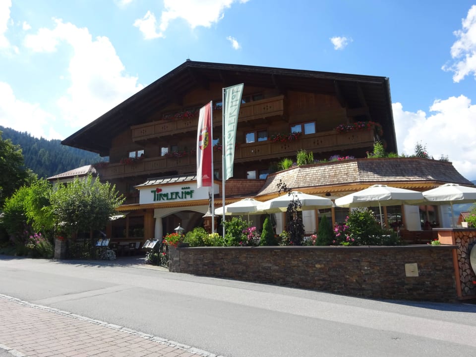 Eingang zum Haupthaus Hotel Tirolerhof