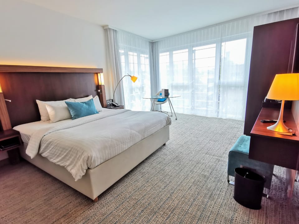 Zimmer Hotel Courtyard by Marriott Cologne