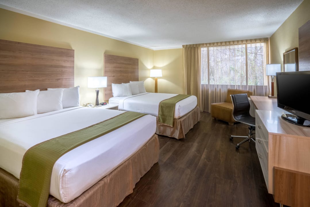 Spacious New Two Queen Bed newly re Wyndham Garden Washington DC North / BW Parkway