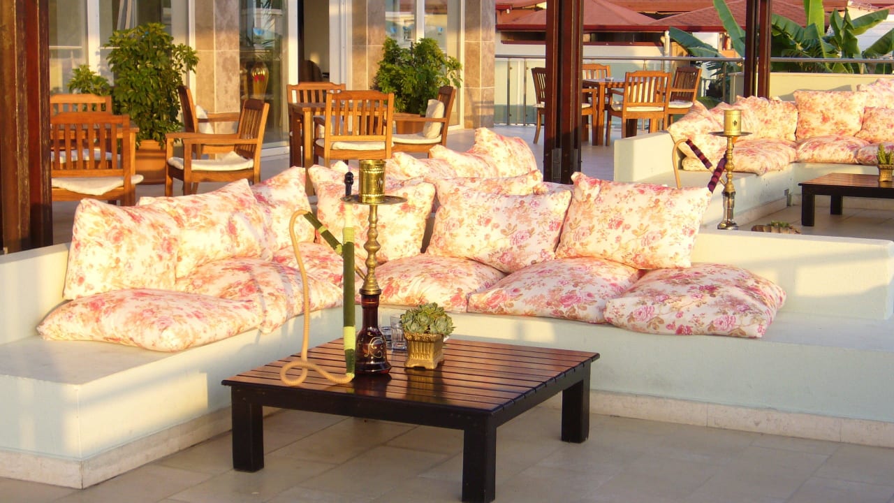 Shishaecken auf der Terrasse Sealife Buket Resort & Beach